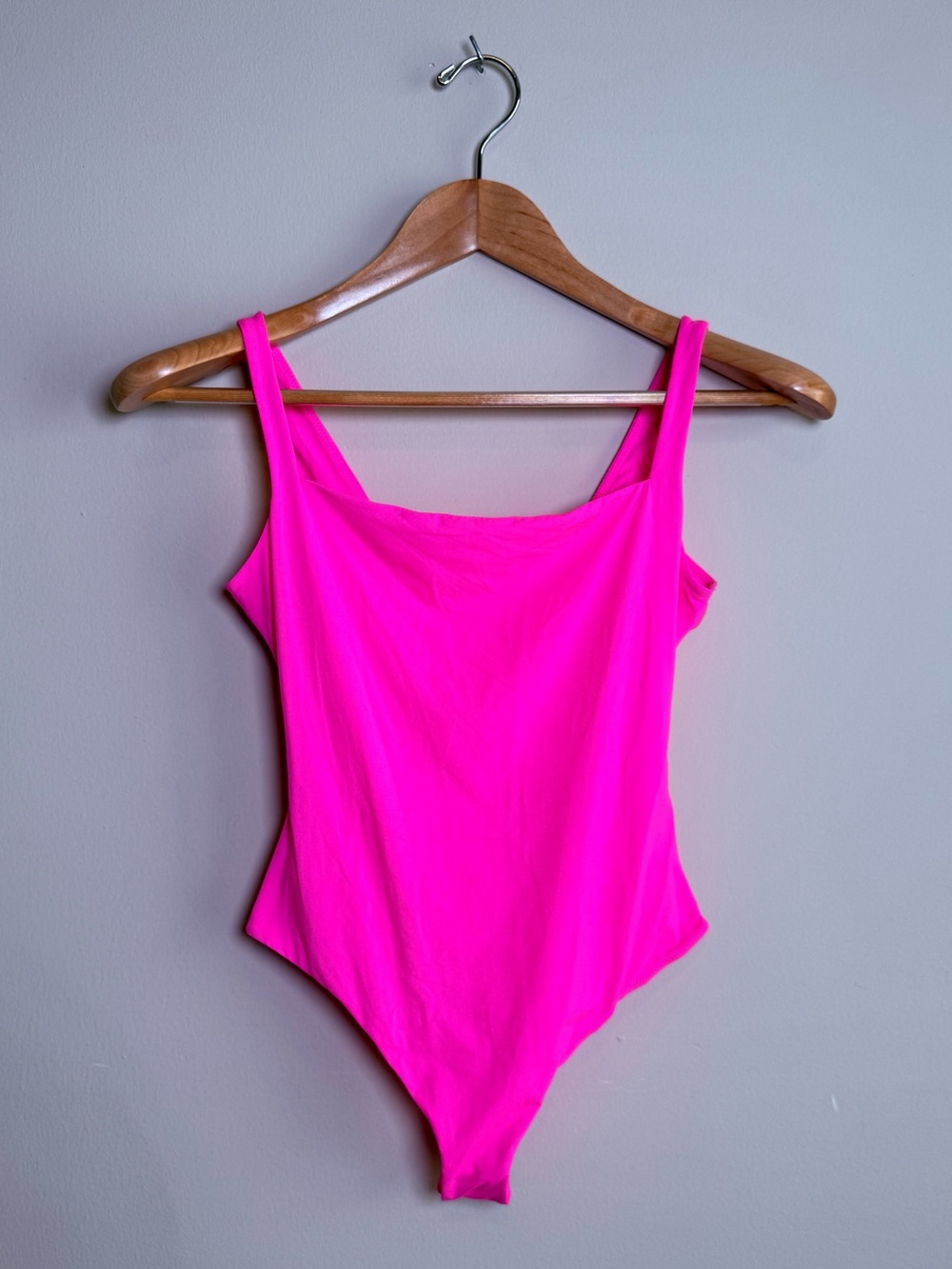 SKIMS | Fits Everybody Bodysuit | Neon Pink | Medium | Scoop Neck Stretch Tank